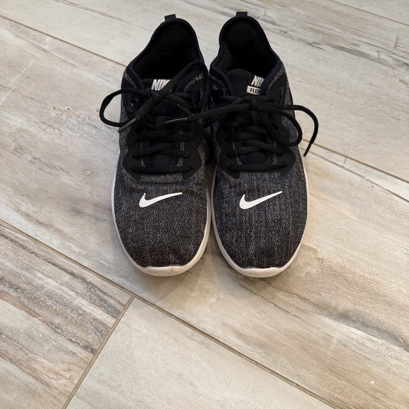 Nike WMNS) Nike Flex TR 9 'Black Anthricite' - Picture 9 of 12